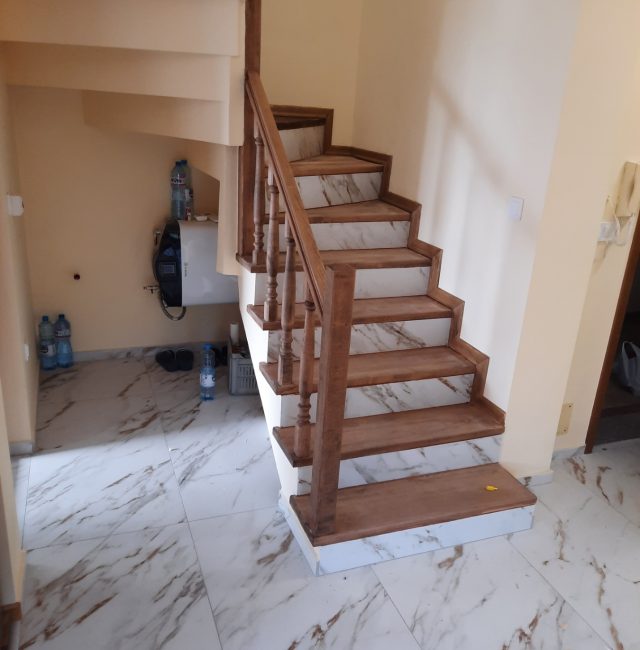 Вътрешно стълбище