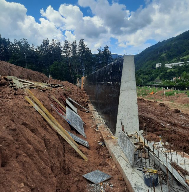 Подпорна стена